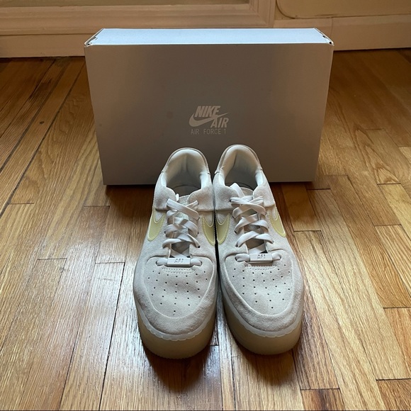 Nike Air Force 1 Sage Low - Picture 3 of 9